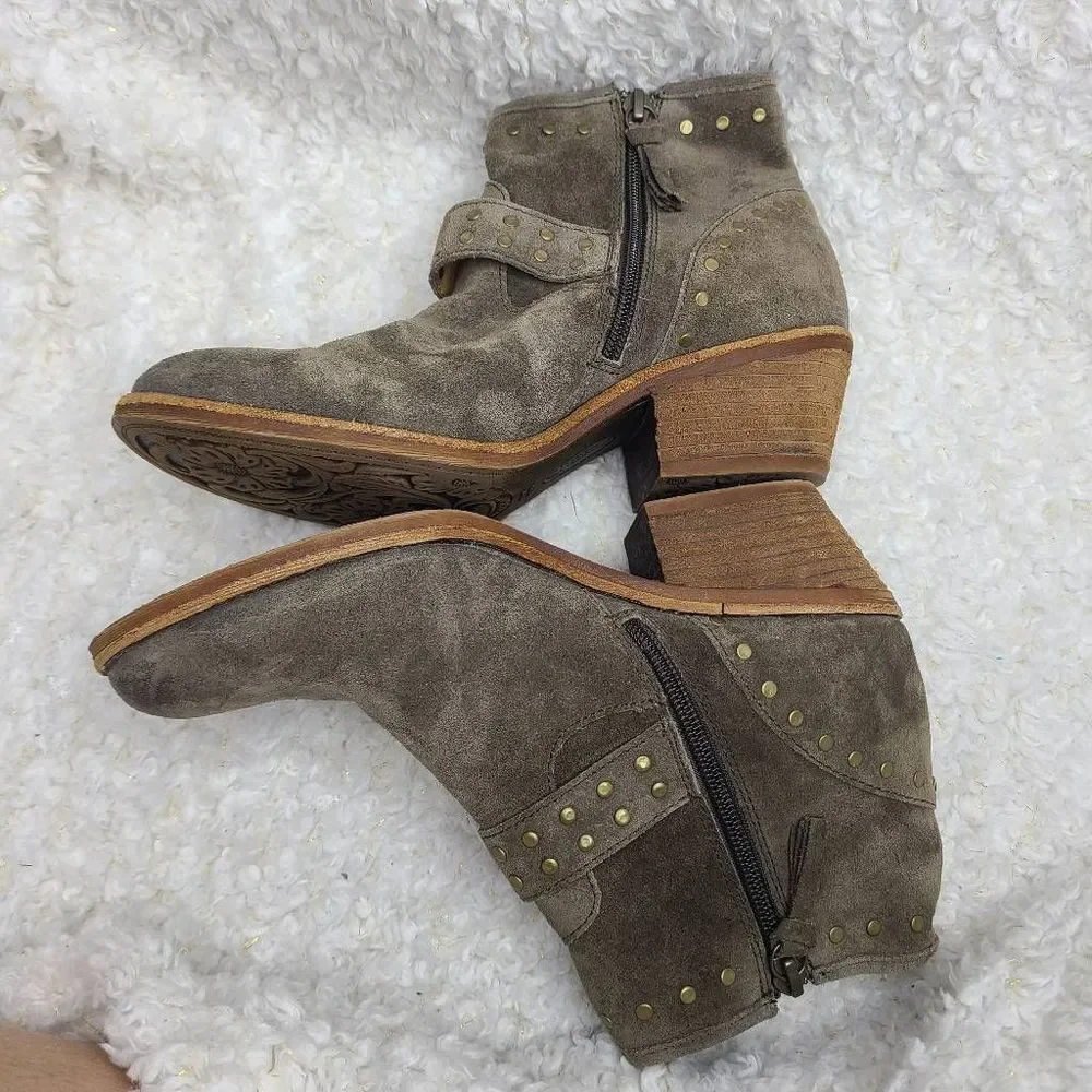 Sofft Allene Riveted Studded‎ Leather Ankle Boots Size 7